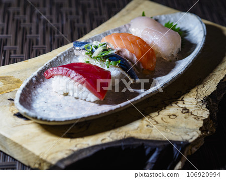 Sushi at night is delicious 106920994