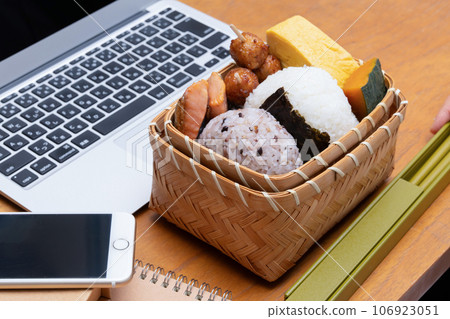 Onigiri bento office Onigiri bento office 106923051