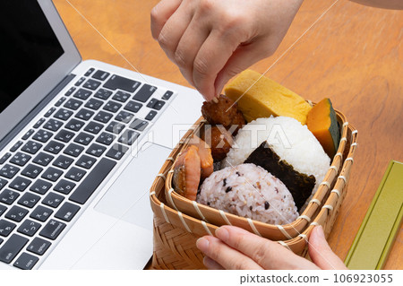 Onigiri bento office Onigiri bento office 106923055
