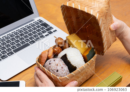 Onigiri bento office Onigiri bento office 106923063