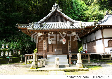 [西條市、四國88寺參拜、伊予、第64寺“前神寺”藥師堂] 106924304