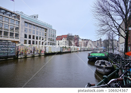 Flower market on the Singel canal in Amsterdam 106924367
