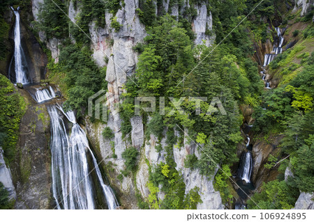 Aerial view of Hagoromo Falls in Tenninkyo, Hokkaido 106924895