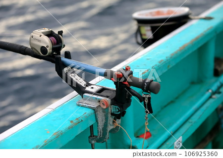 sea fishing image 106925360