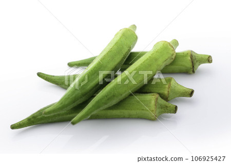 Delicious and melty okra (okra, a classic summer vegetable) 106925427