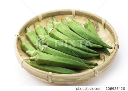 Delicious and melty okra (okra, a classic summer vegetable) 106925428
