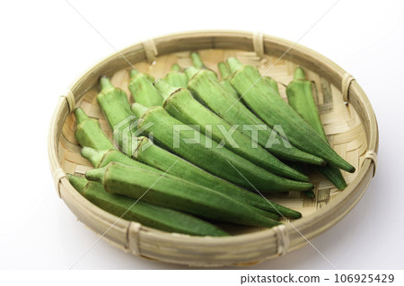 Delicious and melty okra (okra, a classic summer vegetable) 106925429