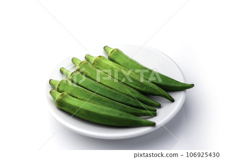 Delicious and melty okra (okra, a classic summer vegetable) 106925430