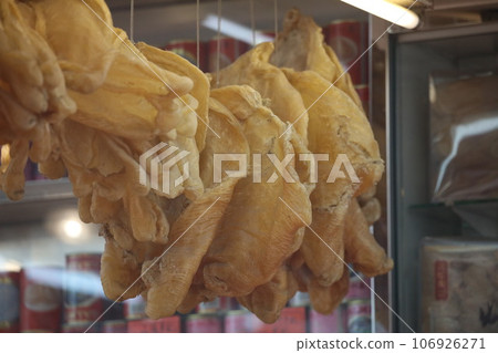 在香港Tokusuke的一家豪華乾食店出售的優質魚漂（魚醬）。高端中國人不可或缺 106926271