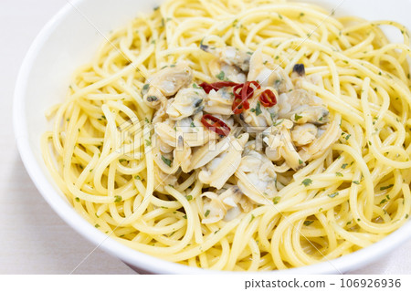 Delicious convenience store Vongole spaghetti 106926936