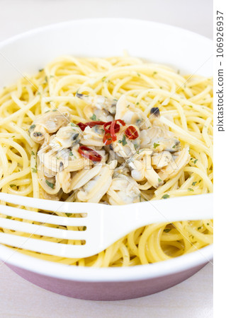Delicious convenience store Vongole spaghetti 106926937