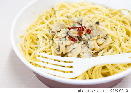 Delicious convenience store Vongole spaghetti 106926940