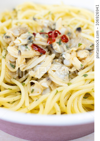 Delicious convenience store Vongole spaghetti 106926941