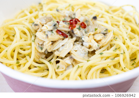 Delicious convenience store Vongole spaghetti 106926942