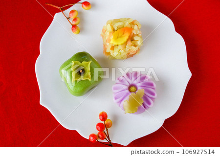3 types of autumn Japanese sweets: green persimmon, chrysanthemum, autumn leaves 3 types of autumn Japanese sweets: green persimmon, chrysanthemum, autumn leaves 106927514