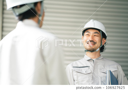 現場主管指導工人 106927625