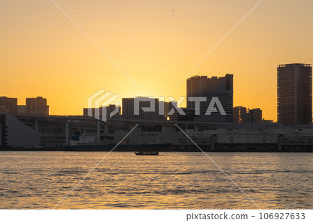 Urban sunset Urban sunset 106927633
