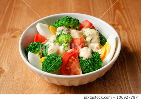 Tomato and broccoli salad 106927787