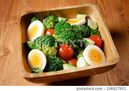 Mini tomato and broccoli salad 106927951