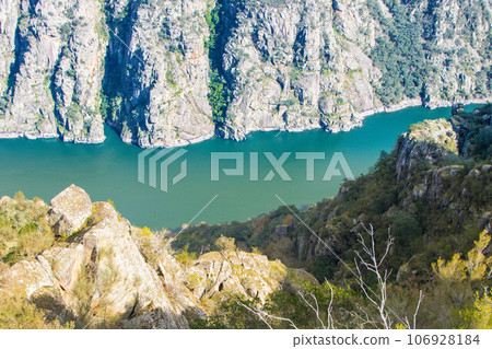 ribeira sacra canyon 106928184