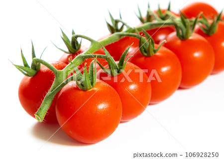 bunched cherry tomatoes bunched cherry tomatoes 106928250