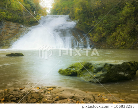 Autumn Yoro Valley/Awamata Waterfalls / Awamata Waterfalls, Japan 106928283