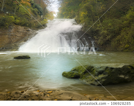 Autumn Yoro Valley/Awamata Waterfalls / Awamata Waterfalls, Japan Autumn Yoro Valley/Awamata Waterfalls / Awamata Waterfalls, Japan 106928285