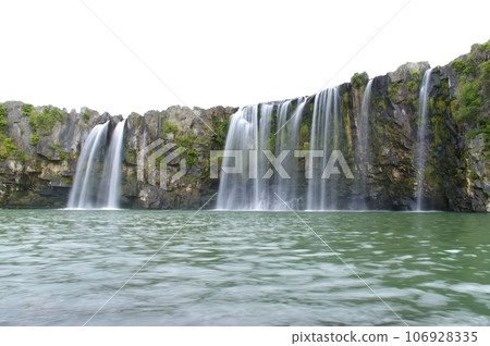 Tourist attractions in Kyushu Harajiri Falls in Oita Prefecture Magnificent Niagara in Kyushu 2018-06-17 106928335