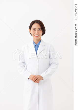 穿白大褂的女人醫療 106929331
