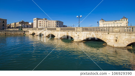 bridge  106929390