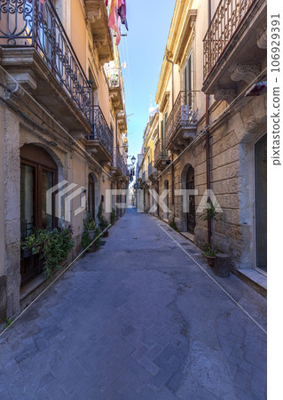 Small beauty street Small beauty street 106929391