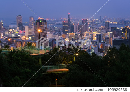 兵庫縣神戶市 從維納斯露台看黃昏的神戶市 106929888