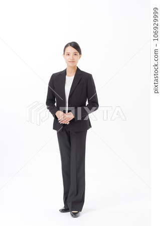 Full body portrait of business woman 106929999