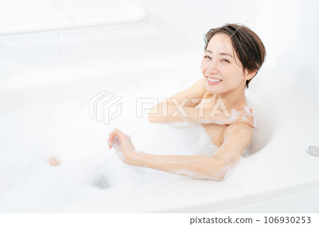 Bubble bath bath time healing Bubble bath bath time healing 106930253