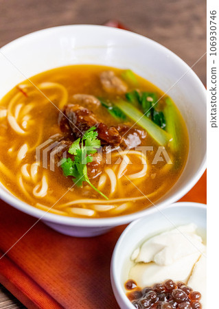 Beef noodles (new rou mien) 106930746