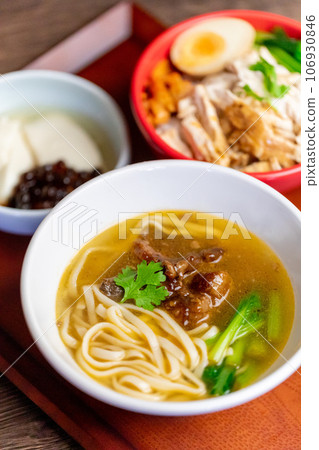 Chicken rice (ji rou fan) and beef noodles (new rou mien) Chicken rice (ji rou fan) and beef noodles (new rou mien) 106930846