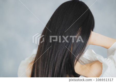 long hair woman 106931317