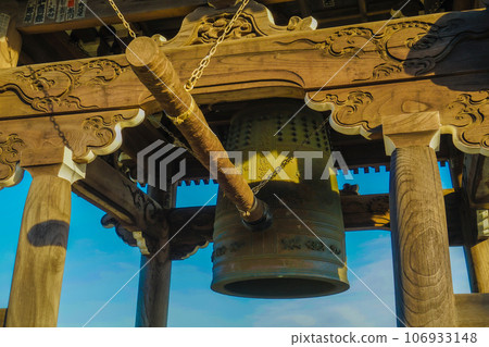 寺廟的鐘聲和藍天 106933148