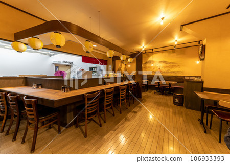 Inside the restaurant 106933393