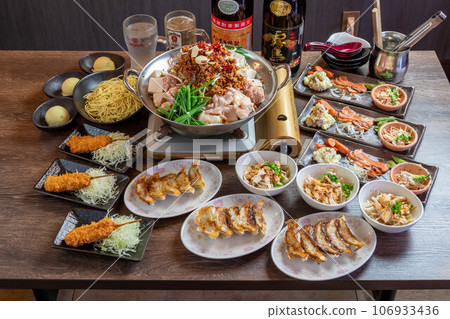 Banquet party course meal centered around offal hotpot Banquet party course meal centered around offal hotpot 106933436
