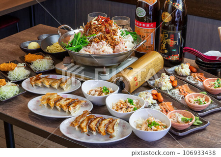 Banquet party course meal centered around offal hotpot Banquet party course meal centered around offal hotpot 106933438