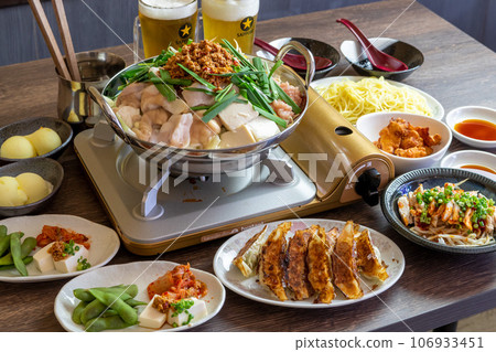 Banquet party course meal centered around offal hotpot Banquet party course meal centered around offal hotpot 106933451