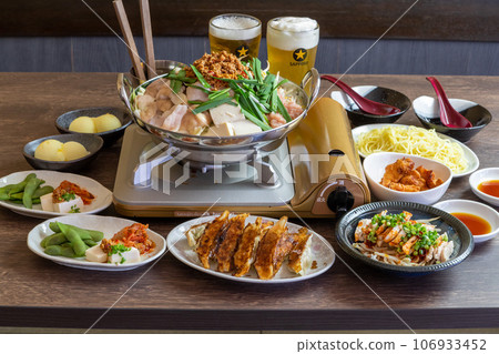 Banquet party course meal centered around offal hotpot Banquet party course meal centered around offal hotpot 106933452