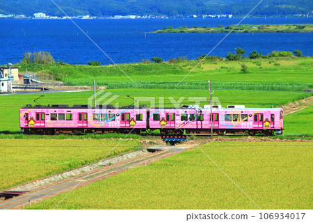 夏天的出雲，美麗的宍道湖和綠色地毯 106934017