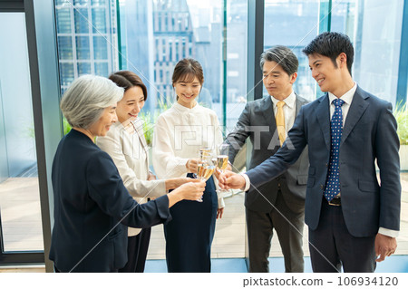 商業歡呼 106934120