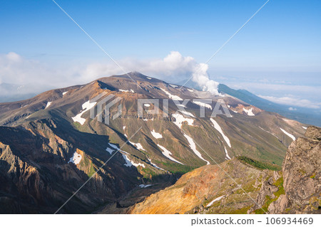 有余雪的大雪山 有余雪的大雪山 106934469