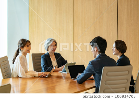 Business talks 106934703