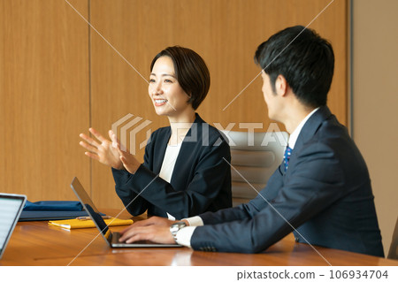 Business talks 106934704