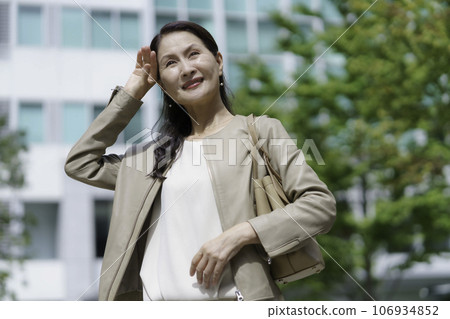 Senior woman avoiding the sun 106934852
