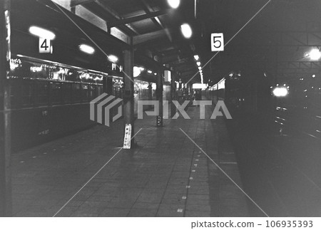 （昭和記錄）1971年，夜間中央幹線松本站4、5號月台 106935393